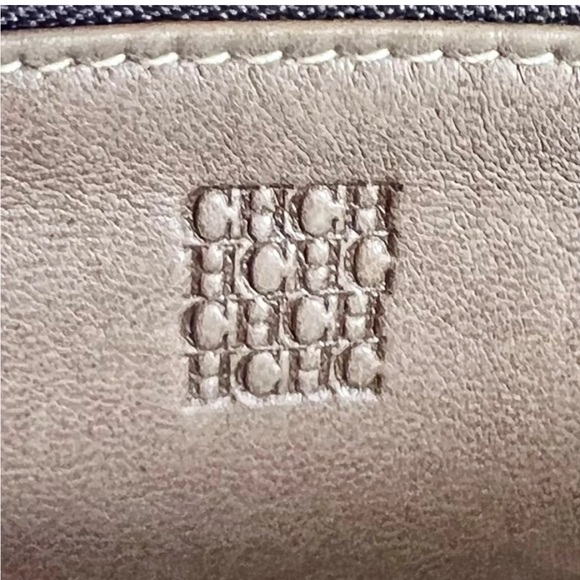 Carolina Herrera Quilted Logo Leather Wallet - Picture 6 of 10